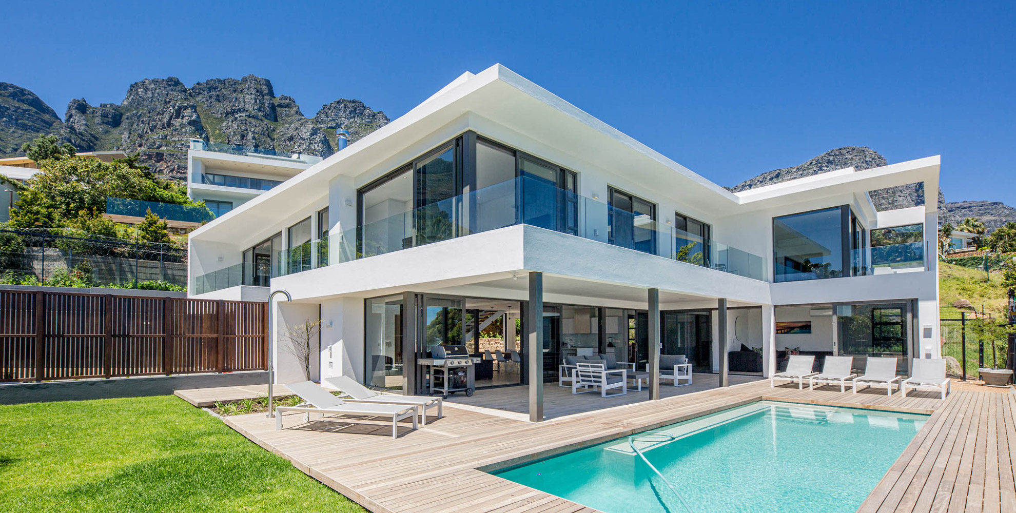 8 Fiskaal Close Camps Bay